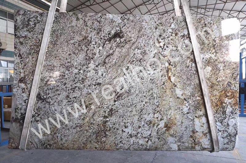 花崗岩製カウンタースラブ granite countertop slabs